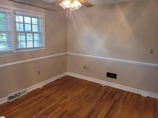Building Photo - 103 Pinehurst Dr