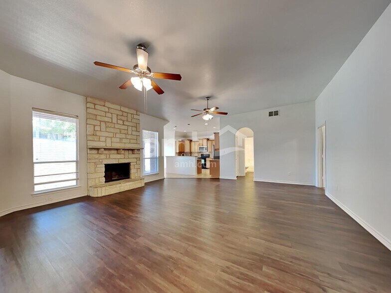 Building Photo - 1506 Melanie Trl
