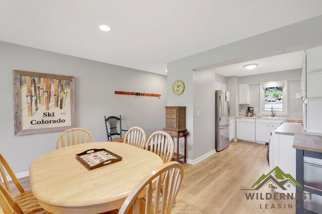 Building Photo - Remodeled Buffalo Woods Condo with Breathtaking Views- fully furnished