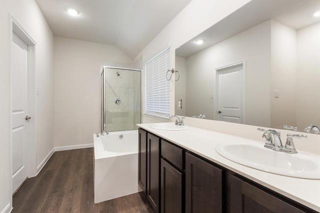 Building Photo - 3901 Oak Crk Cir