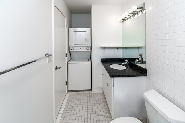 Building Photo - 36 Moore St