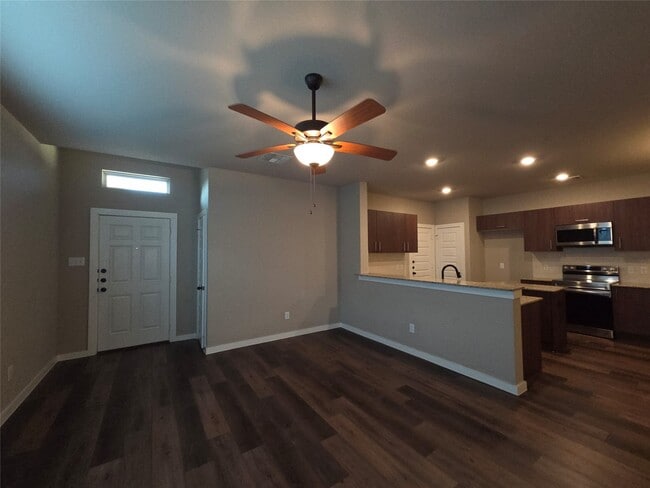 Building Photo - 9740 Grosbeak Ln