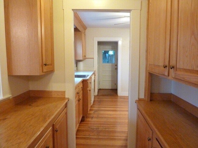 Building Photo - 121-123-123 Hammond Rd