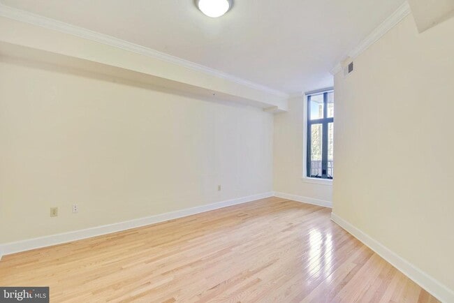 Building Photo - 502 W Broad St