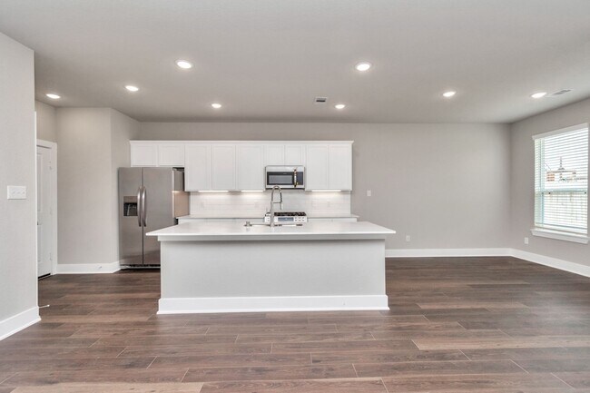 Building Photo - The Live Oak – Where Comfort Meets Conveni...