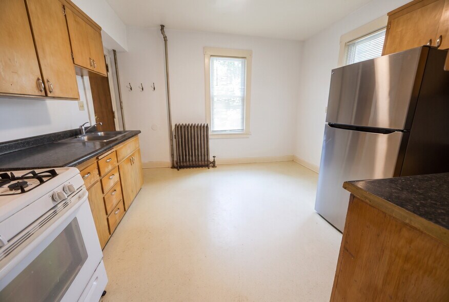 Building Photo - 410 W Mifflin St