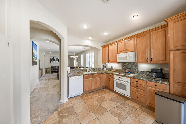 Building Photo - 80528 Avenida Camarillo