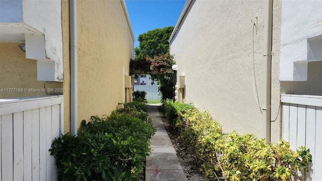 Building Photo - 4540 SW 68th Ct Cir
