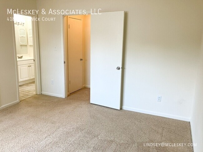 Building Photo - 418 Sedgewick Ct