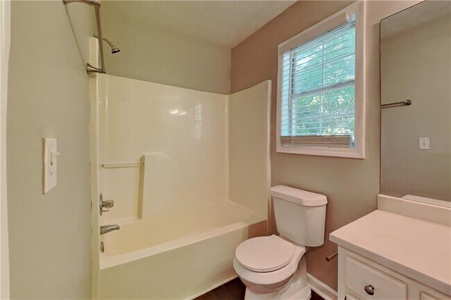 Building Photo - 3945 Piper Glen Dr NE
