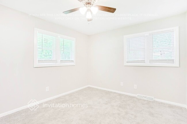 Building Photo - 3237 Tulip Dr