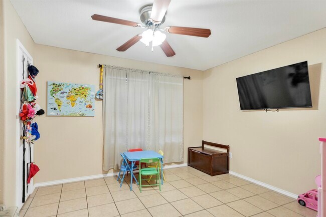 Building Photo - 2122 Mallorca Dr