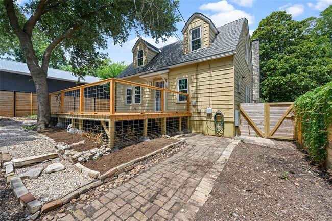 Building Photo - 2111 Kenwood Ave