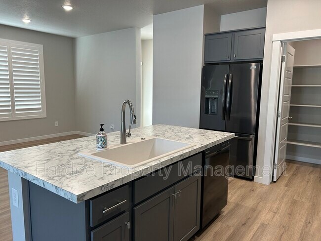 Building Photo - 4987 W Avilla Dr
