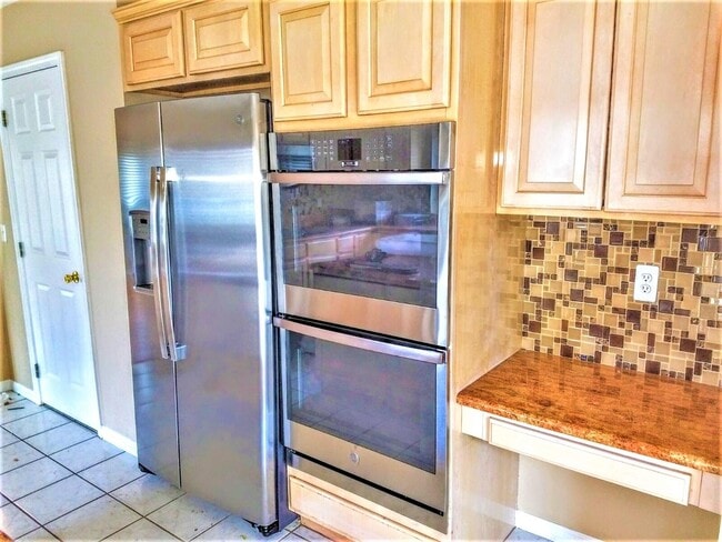 Building Photo - 45866 Fountain View Dr