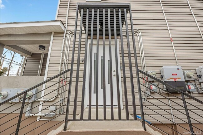Building Photo - 22011 139th Ave Unit 2