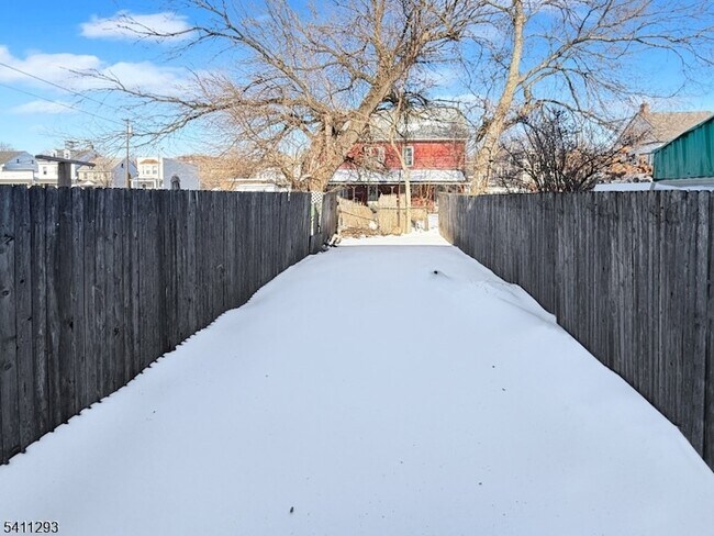 Building Photo - 201 Cedar Alley