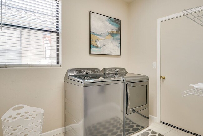 Building Photo - 1209 W Crystal Palace Pl