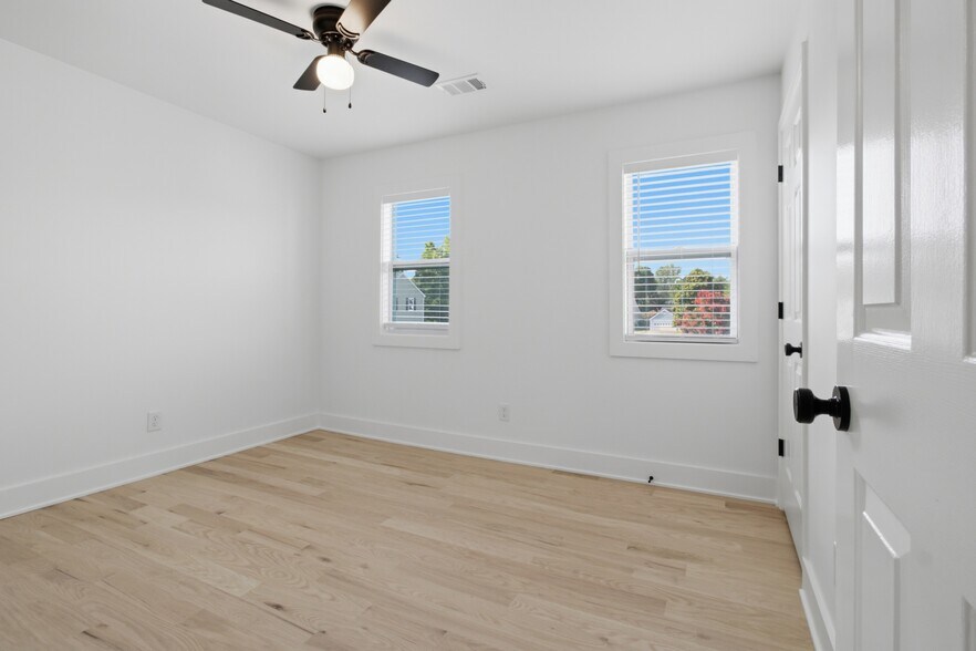 Building Photo - 230 Pinebridge Ct