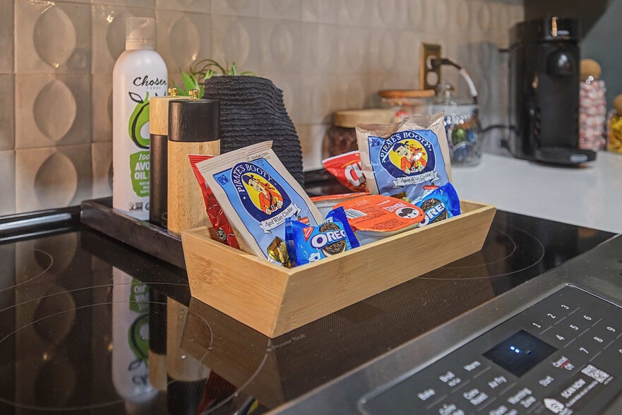 Building Photo - 245 Hermitage Ave