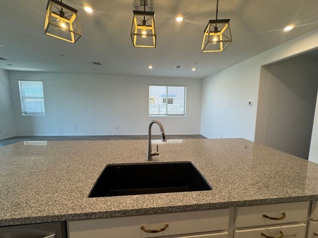 Building Photo - BRAND NEW 4 BEDROOM IN NORTHPOINTE