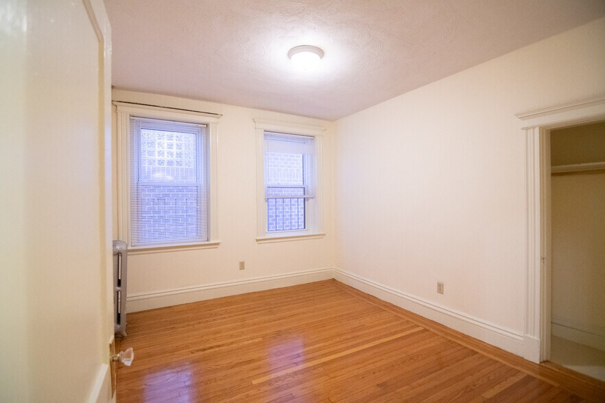 Building Photo - 40 Queensberry St