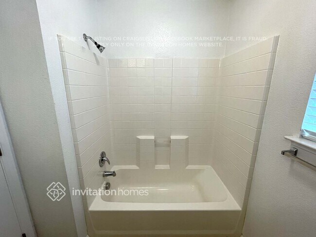 Building Photo - 2799 Silhouettes St