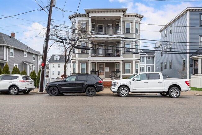 Building Photo - 8 Hallet St