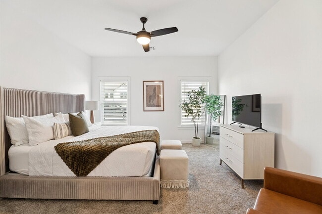 Building Photo - Fully Furnished 4 Bedroom + Bonus Room