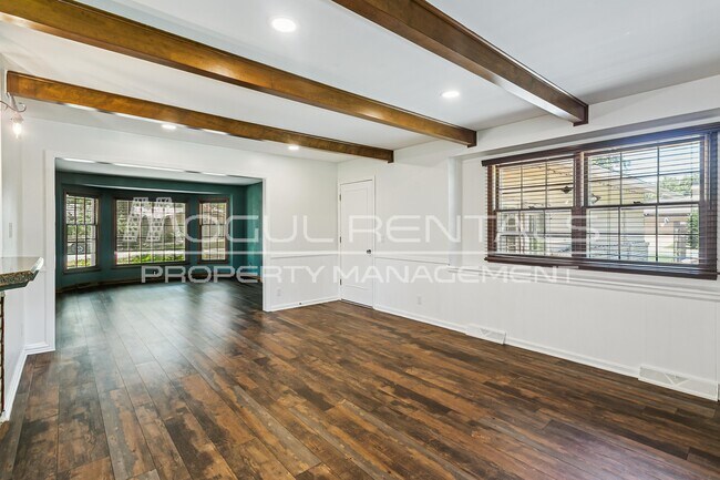 Building Photo - 500 S Circle Lake Rd