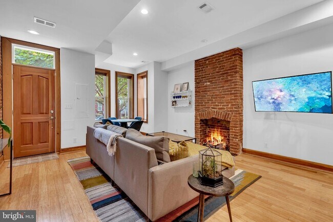Building Photo - 1810 6th St NW