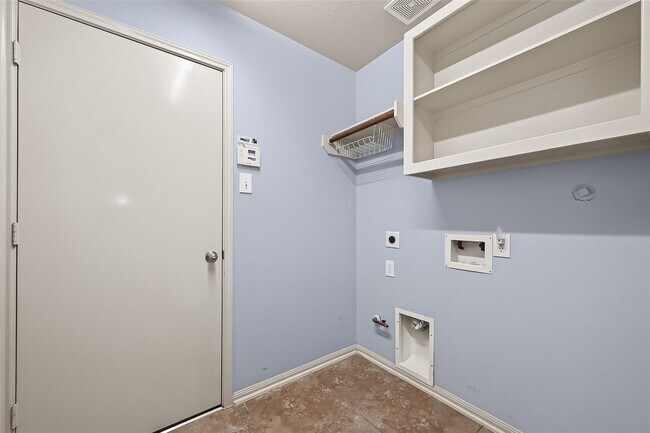 Building Photo - 28207 Chalet Park Dr