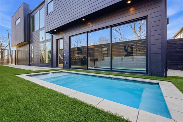 Building Photo - 3633 Thedford Ave