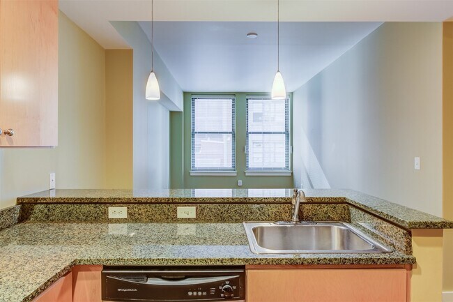 Building Photo - 314 N Broadway