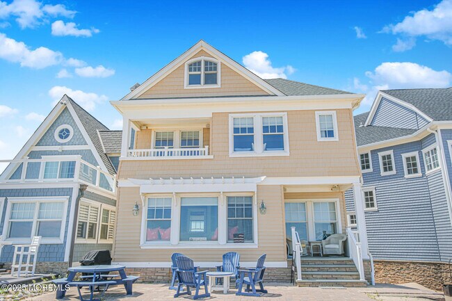 Primary Photo - 257 Beach Front