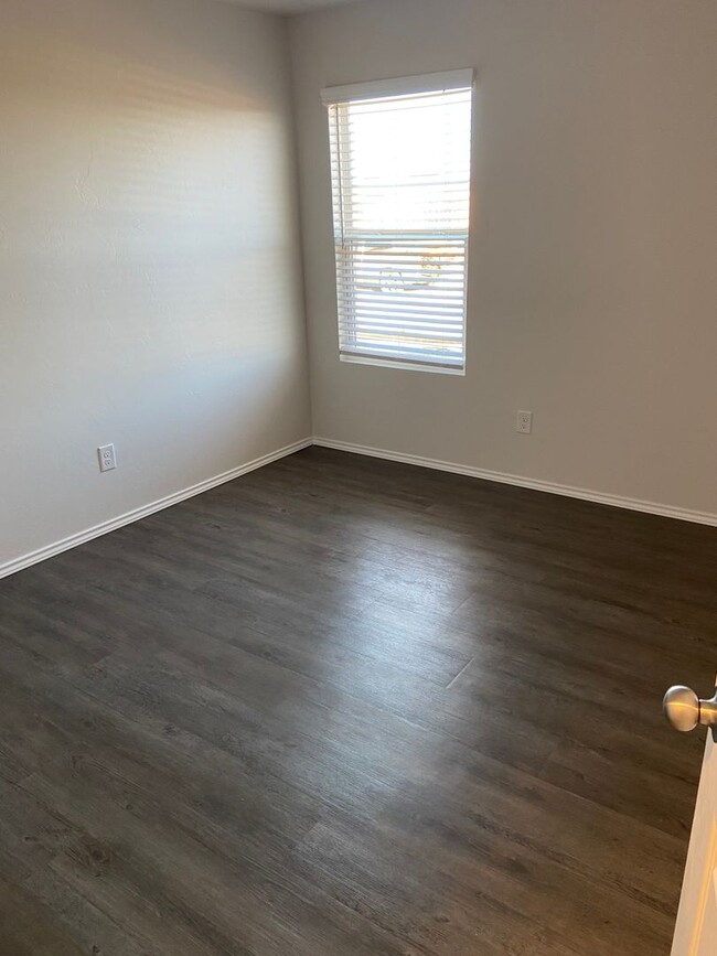 Building Photo - *Pre-leasing* Three Bedroom | Two Bath Dup...