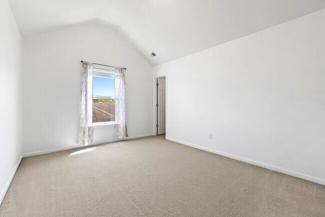 Building Photo - 1255 Wondering Way