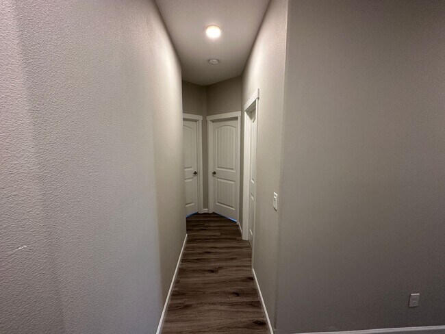 Building Photo - 553