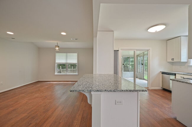 Building Photo - 176 Stoney Dr