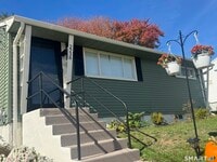 Building Photo - 2238 Stanley St