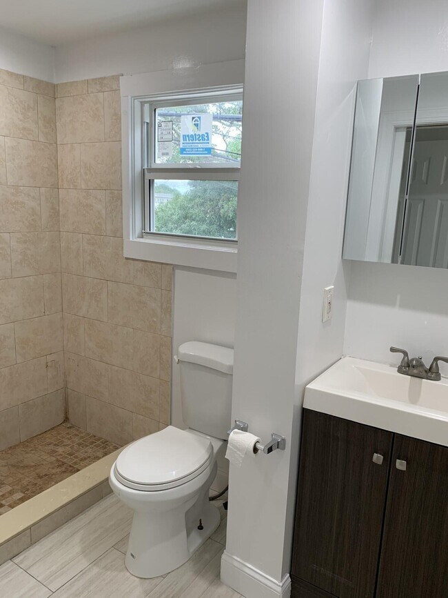 Building Photo - 801 Dobbins St