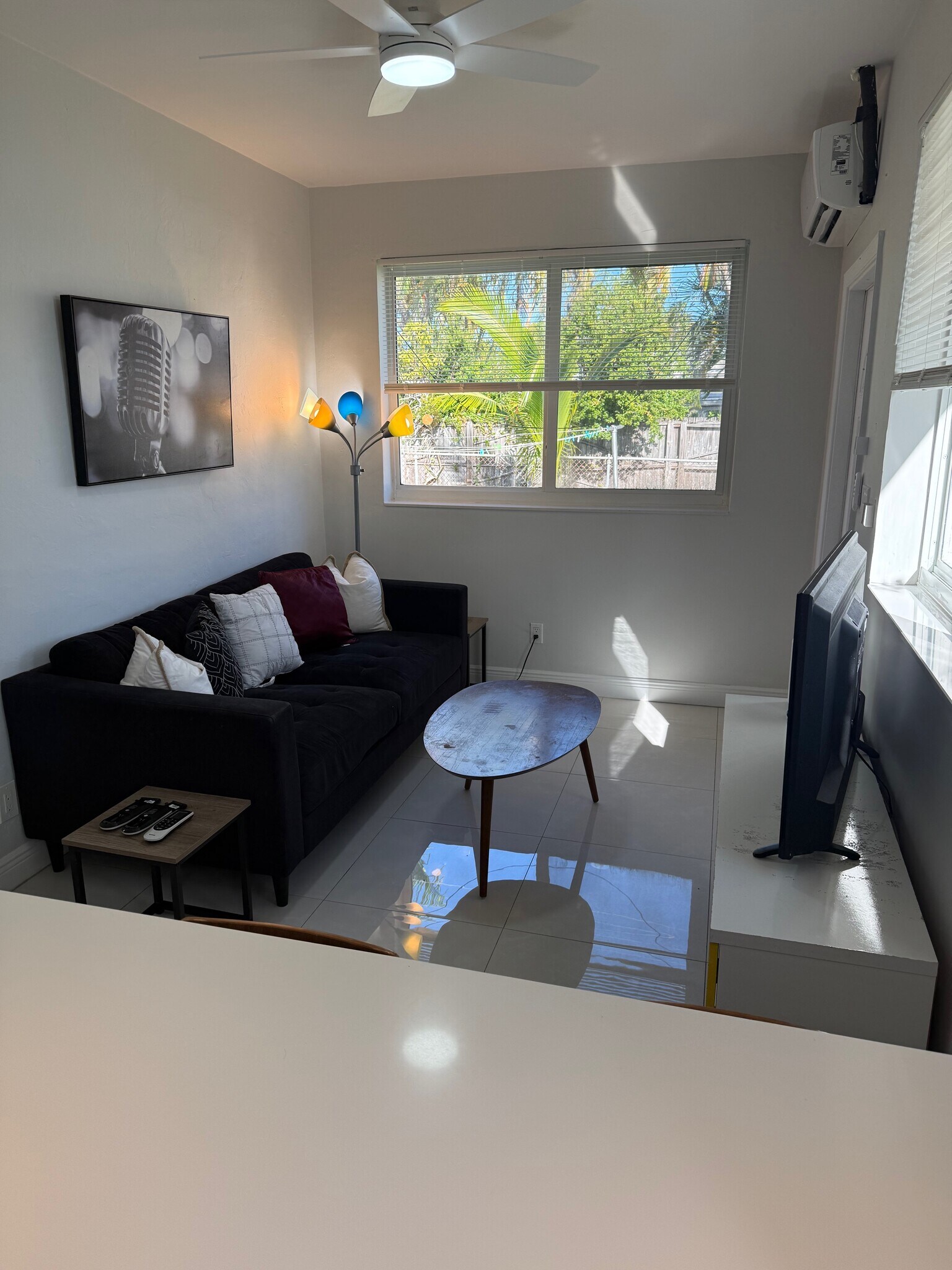 Building Photo - 2513 Staples Ave