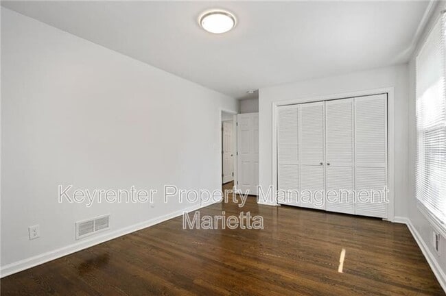 Building Photo - 1056 Azalea Cir NE