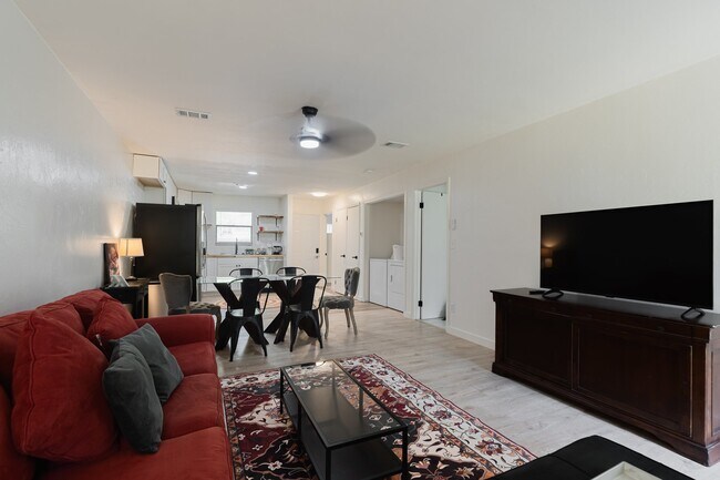 Building Photo - 2907 Woodrich Dr