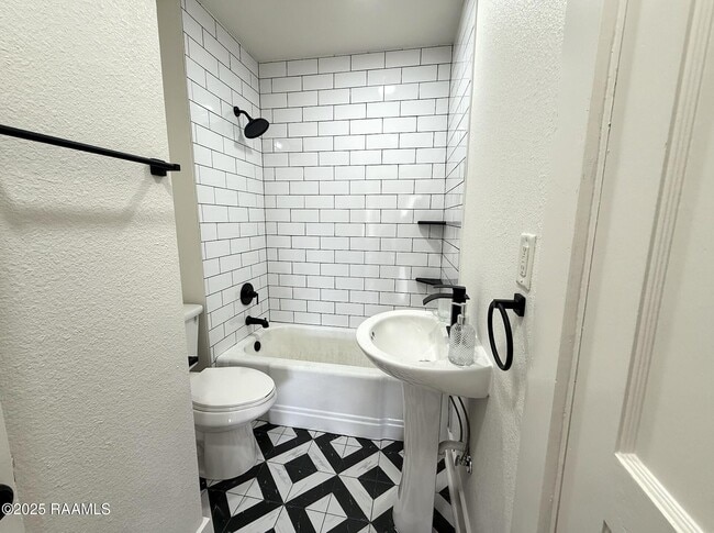 Building Photo - 1014 Napoleon Ave