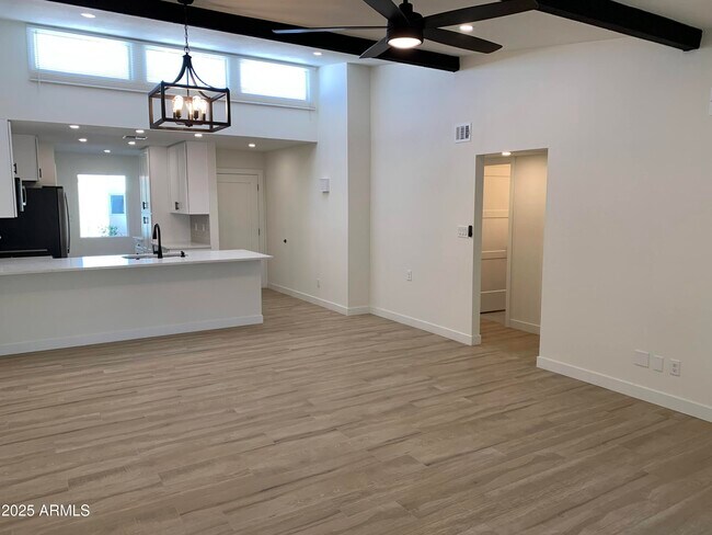 Building Photo - 7721 E Sandalwood Dr