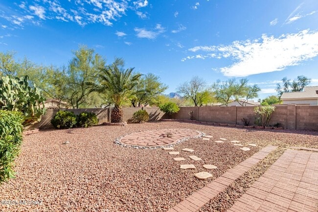 Building Photo - 12996 N Desert Olive Dr