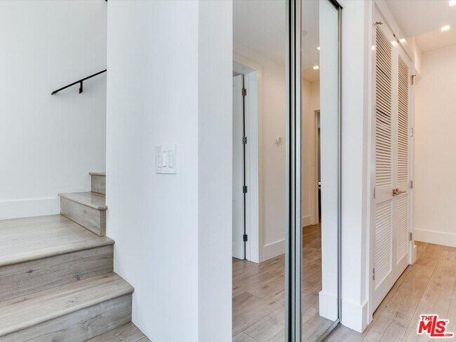 Building Photo - 4830 Pickford St