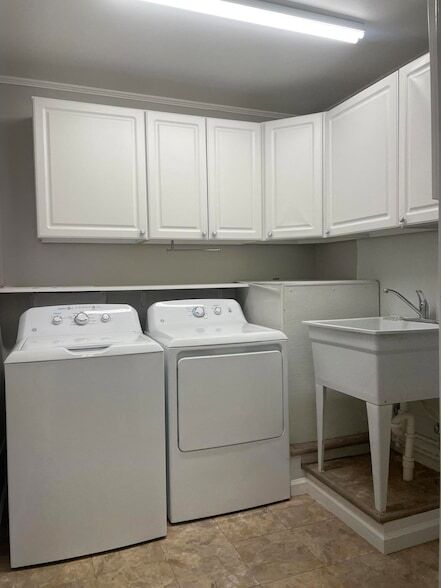 Building Photo - 3840 Forestview Dr NW