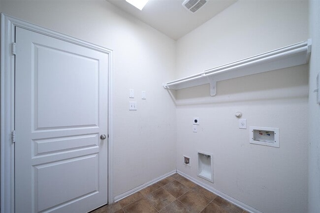 Building Photo - 26 Palmdale Ln